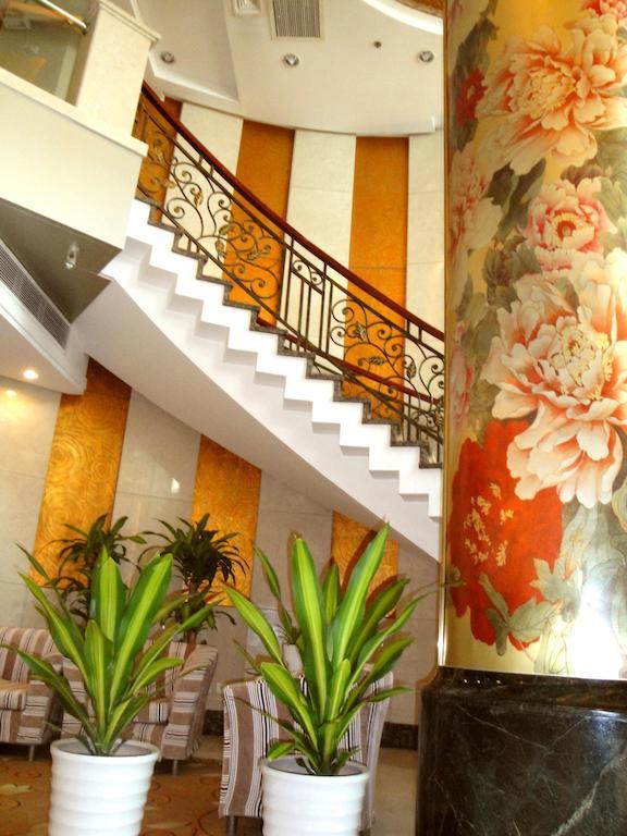 Overseas Chinese International Hotel Qingdao Bagian luar foto