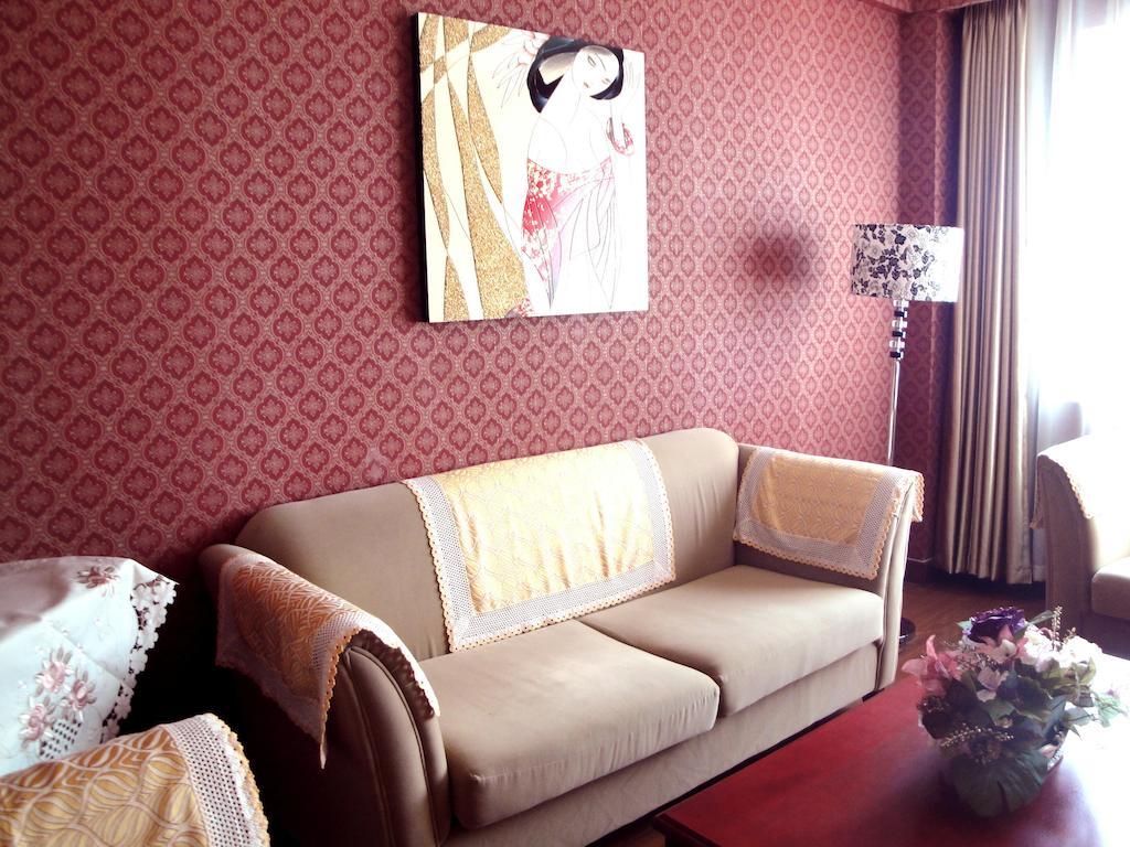 Overseas Chinese International Hotel Qingdao Bagian luar foto