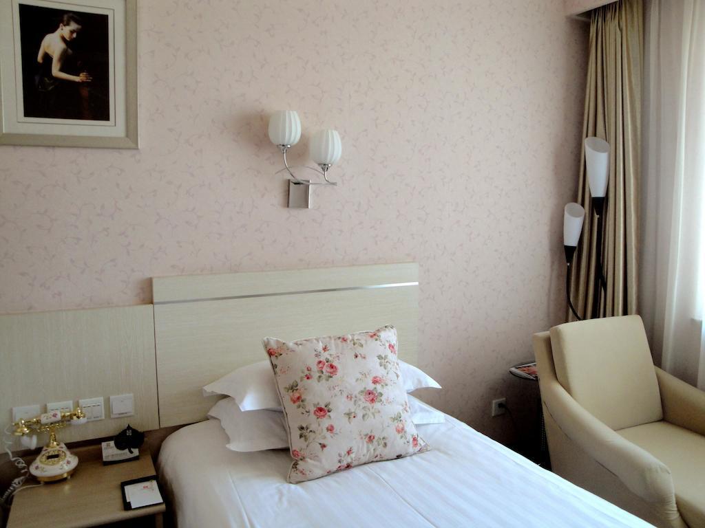 Overseas Chinese International Hotel Qingdao Bagian luar foto
