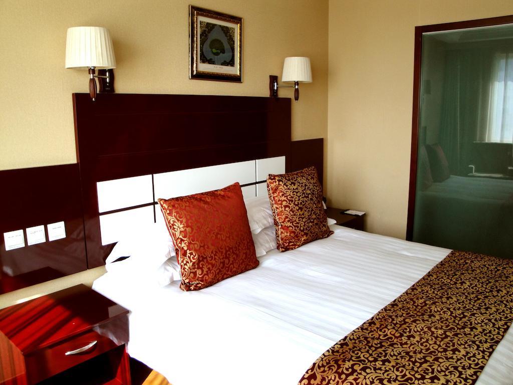 Overseas Chinese International Hotel Qingdao Bagian luar foto