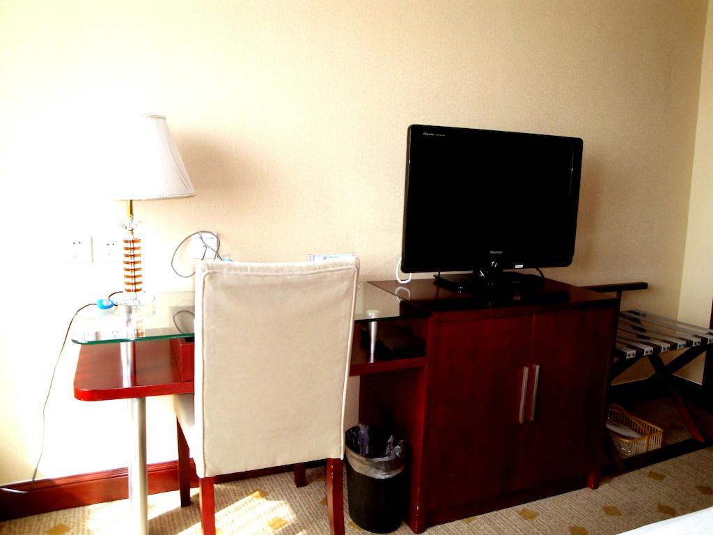 Overseas Chinese International Hotel Qingdao Bagian luar foto