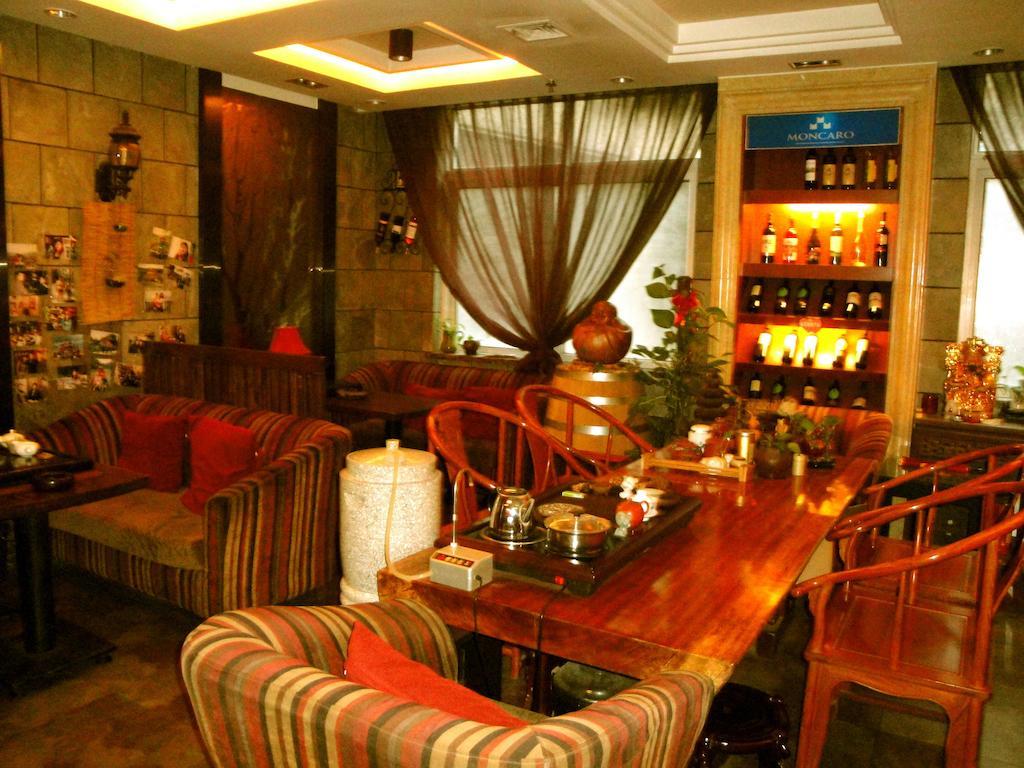 Overseas Chinese International Hotel Qingdao Bagian luar foto