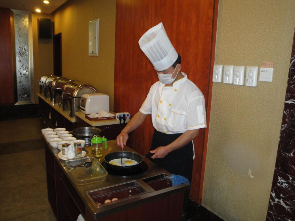 Overseas Chinese International Hotel Qingdao Bagian luar foto