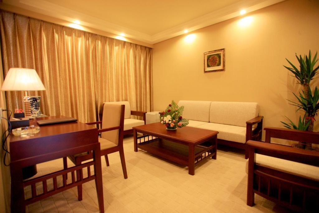 Overseas Chinese International Hotel Qingdao Bagian luar foto
