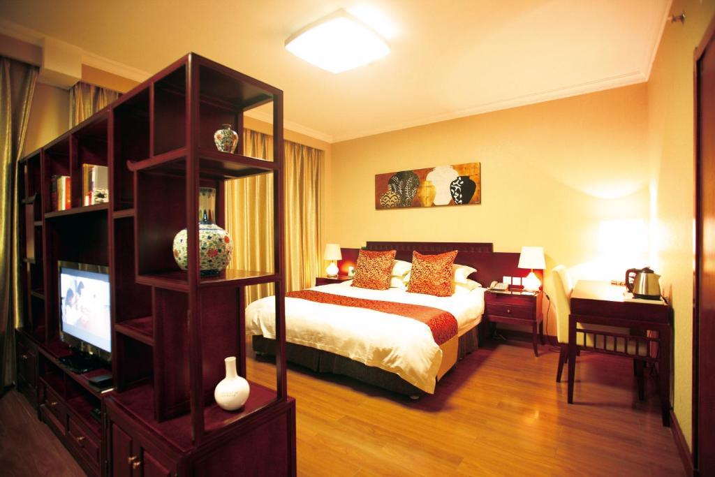 Overseas Chinese International Hotel Qingdao Bagian luar foto