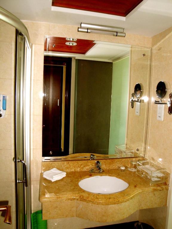 Overseas Chinese International Hotel Qingdao Ruang foto