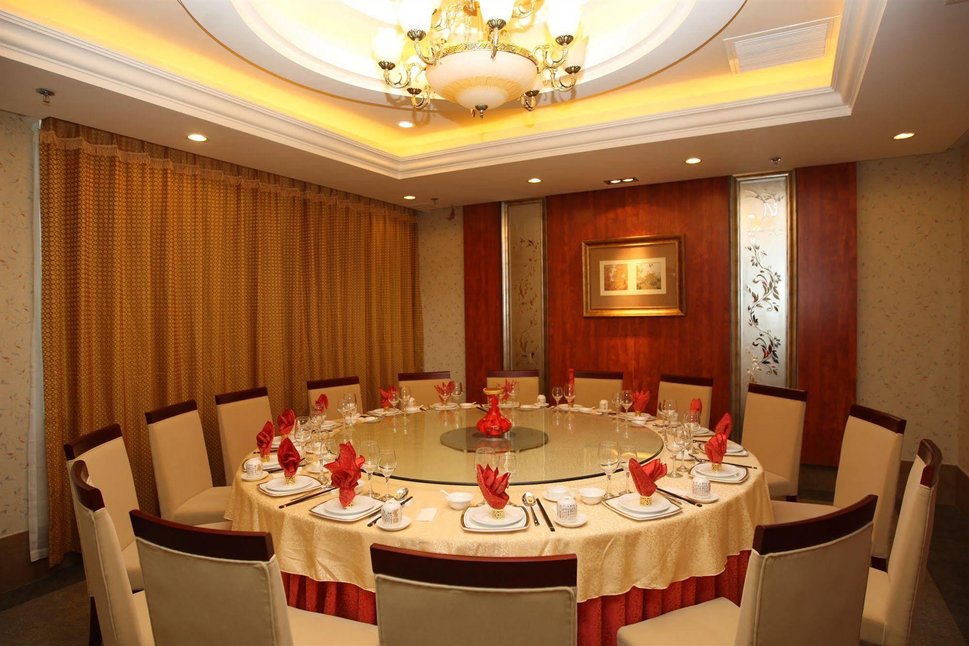 Overseas Chinese International Hotel Qingdao Bagian luar foto