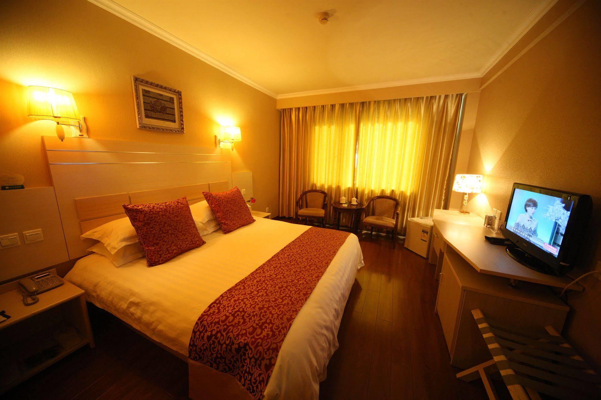 Overseas Chinese International Hotel Qingdao Bagian luar foto