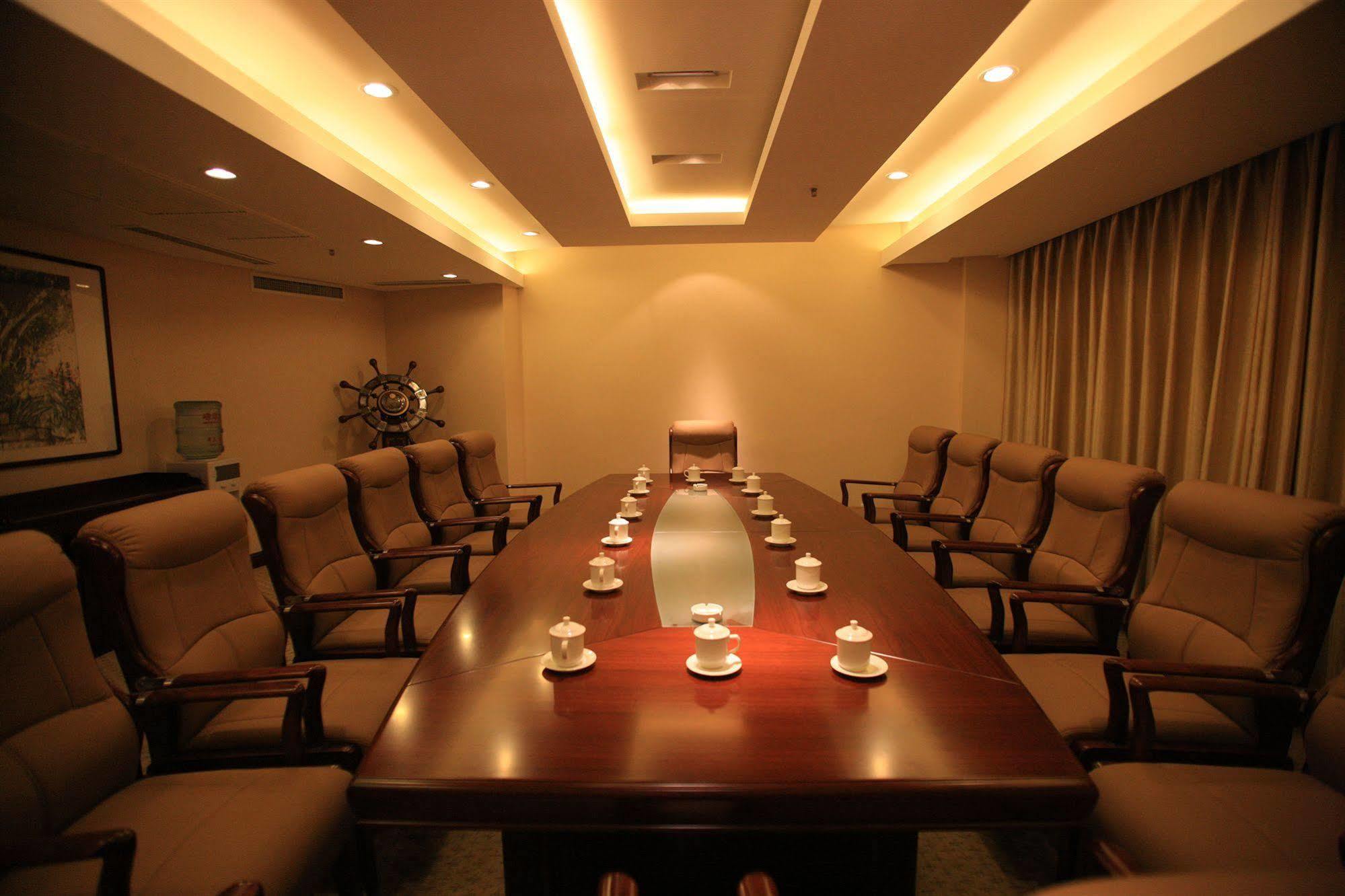 Overseas Chinese International Hotel Qingdao Bagian luar foto