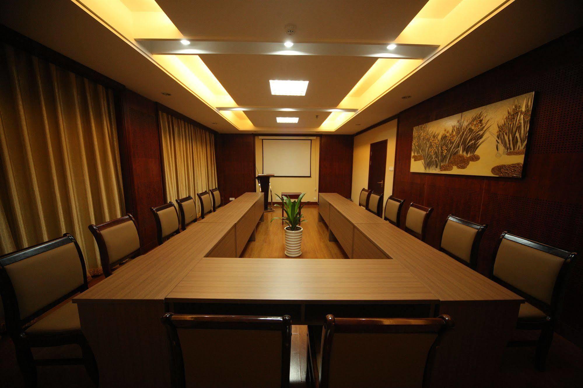 Overseas Chinese International Hotel Qingdao Bagian luar foto