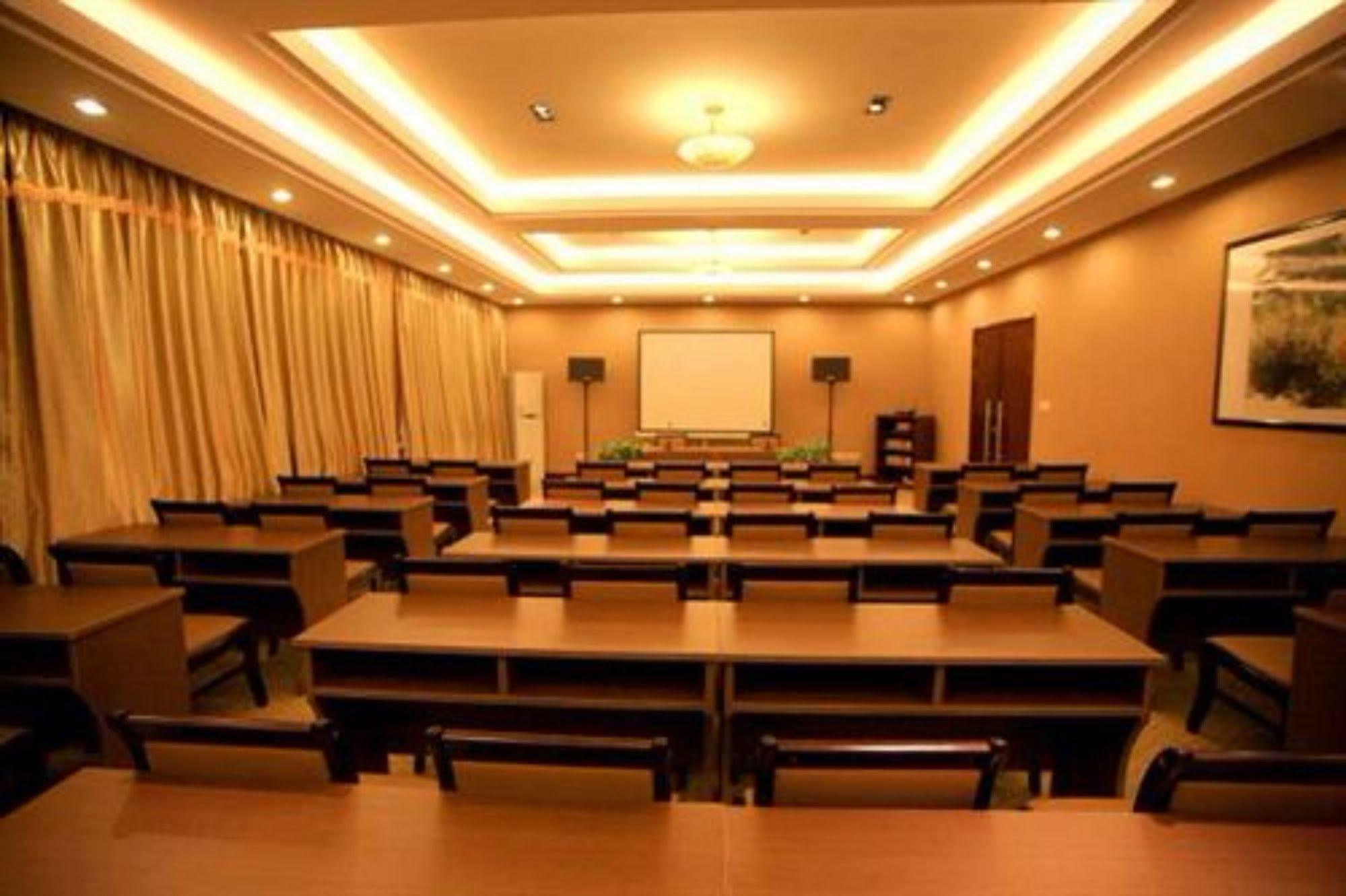 Overseas Chinese International Hotel Qingdao Bagian luar foto