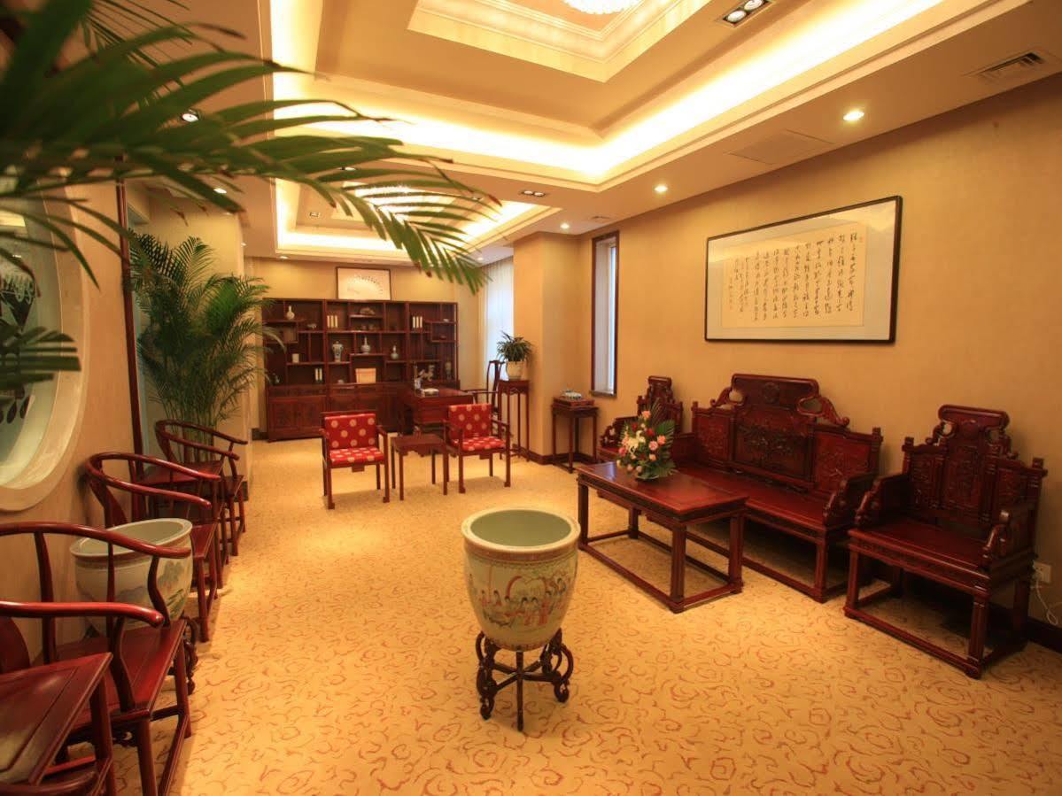 Overseas Chinese International Hotel Qingdao Bagian luar foto